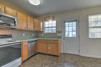 2305 S Greenwood Dr in Johnson City, TN - Building Photo - Building Photo