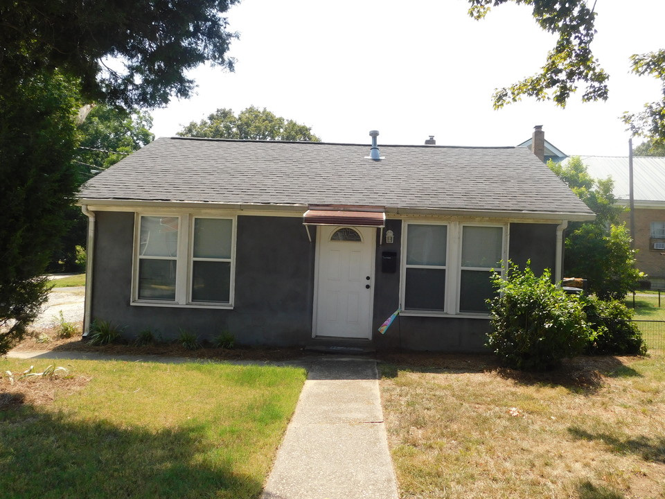 625 W Bank St in Salisbury, NC - Building Photo