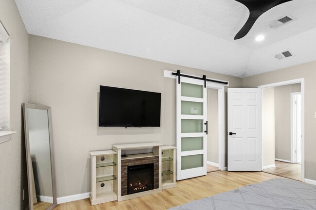 467 Reseda Dr in Webster, TX - Foto de edificio - Building Photo