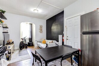 5 Lienau Pl-Unit -1R in Jersey City, NJ - Foto de edificio - Building Photo