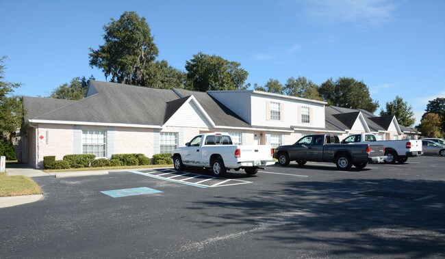 Landing Apartments in Zephyrhills, FL - Foto de edificio - Building Photo