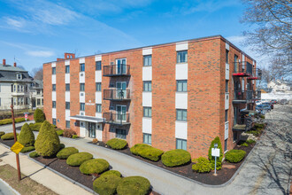 36 Crescent St in Wakefield, MA - Building Photo - Primary Photo