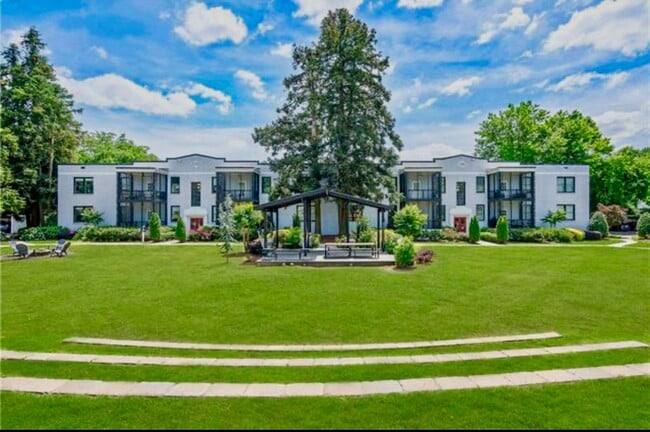property at 124 Peachtree Memorial Dr NW