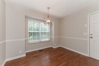 3933 Hillshire Dr in Nashville, TN - Building Photo - Building Photo