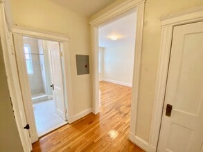 1330 Commonwealth Ave, Unit 21 in Boston, MA - Foto de edificio - Building Photo
