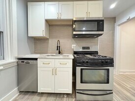 5836 Phillips Ave, Unit Apartment 1 in Pittsburgh, PA - Building Photo