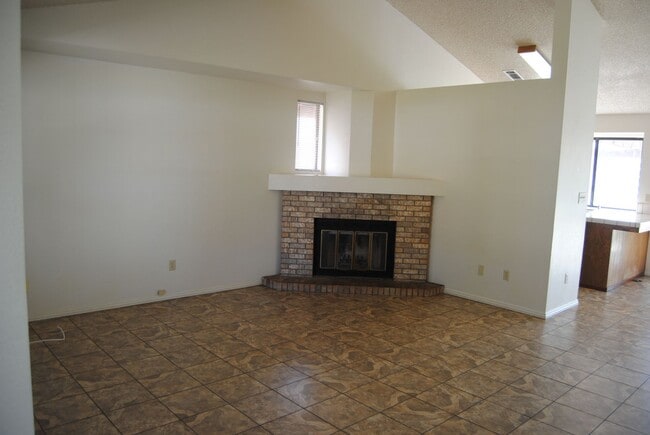 9401 Coulter Ct in Bakersfield, CA - Building Photo - Building Photo
