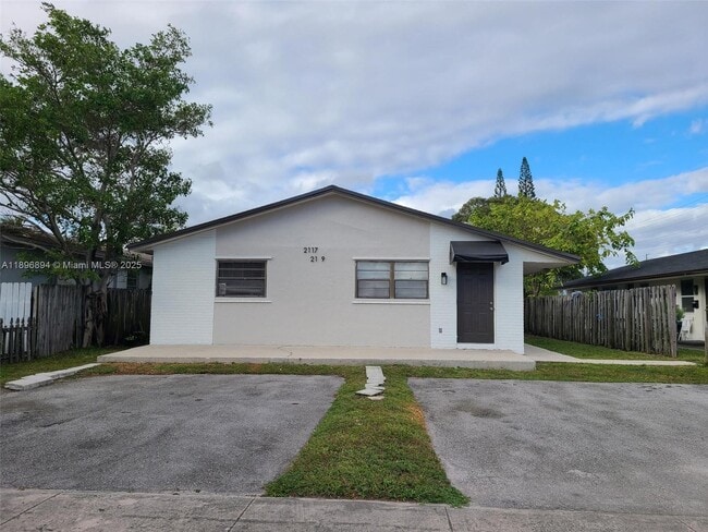 2117 Liberty St in Hollywood, FL - Building Photo - Building Photo