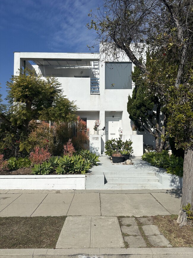 property at 1733 Ashland Ave