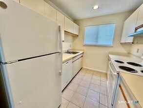 511 W Main St in Stamford, CT - Building Photo - Building Photo