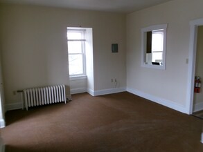 101 S Charlotte St, Unit Apt 5 in Manheim, PA - Building Photo - Building Photo