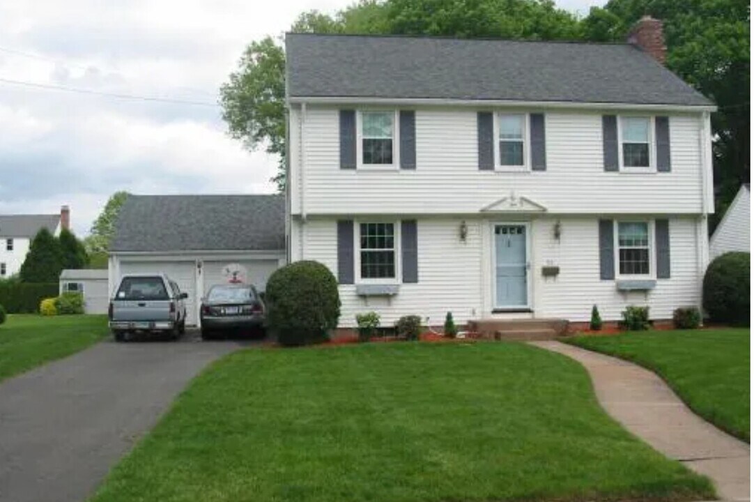 90 Birchwood Rd in East Hartford, CT - Building Photo
