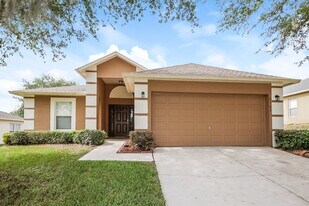 2147 Sandridge Cir in Eustis, FL - Building Photo