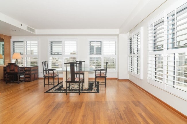 1080 S Beretania St. in Honolulu, HI - Building Photo - Building Photo