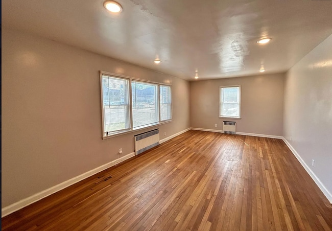 353 N Grove St, Unit L 1 in East Orange, NJ - Building Photo - Building Photo