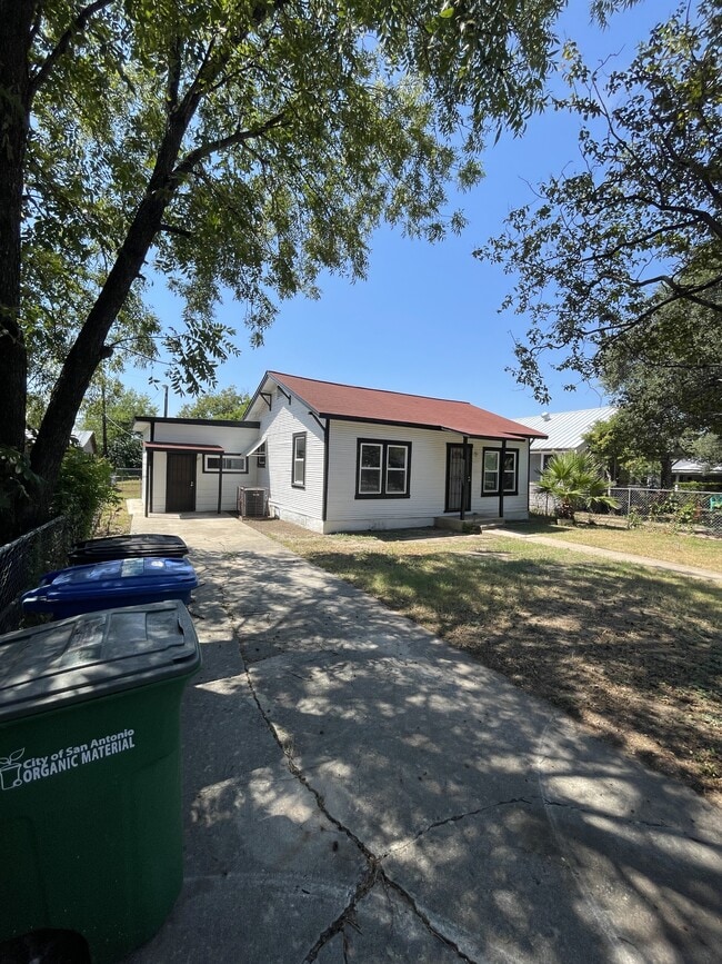3618 W Travis St in San Antonio, TX - Building Photo - Building Photo
