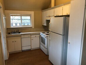 5504 SE Center St in Portland, OR - Building Photo - Building Photo