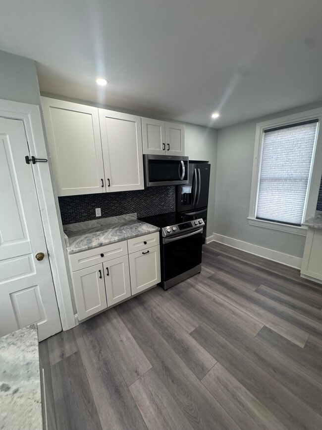 609 Broad Ave, Unit Apartment B in Belle Vernon, PA - Building Photo - Building Photo