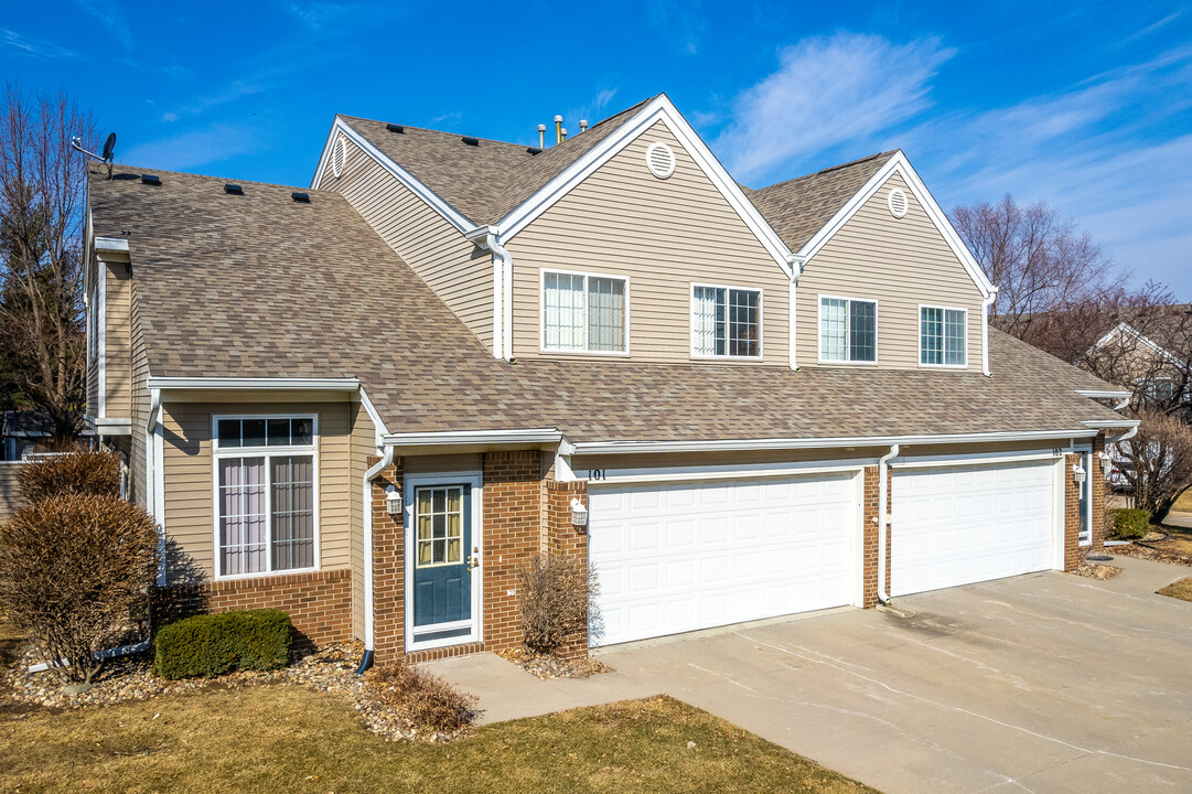 Villas at Woodland Lake in West Des Moines, IA - Building Photo