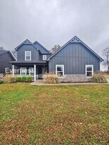 4043 Ft Sumter Dr in Clarksville, TN - Building Photo