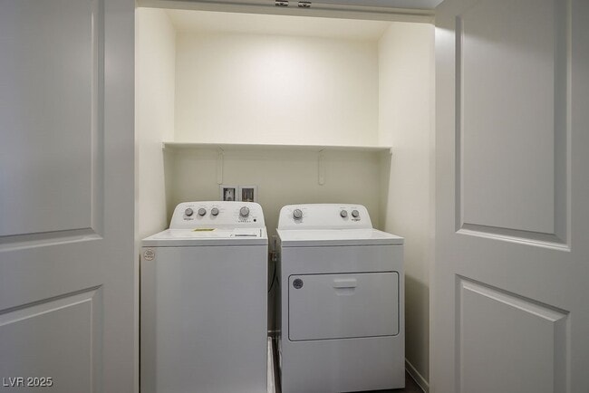 9911 Dandelion Hls St