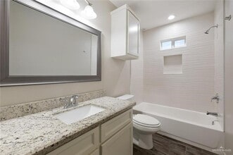 9 Sahara Dr in Edinburg, TX - Building Photo - Building Photo