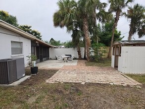 3711 Roxane Blvd in Sarasota, FL - Building Photo - Building Photo