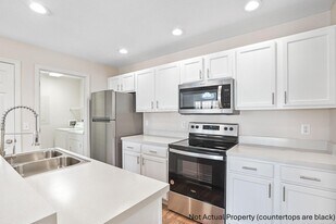 4947 Stratford Pine Ln in Dublin, OH - Building Photo