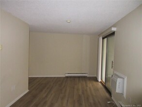 5 Nabby Rd in Danbury, CT - Building Photo - Building Photo