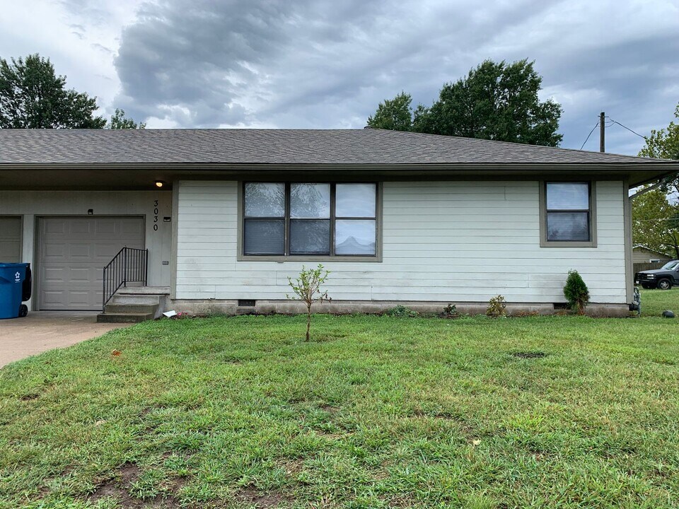 3028-3030 W 15th St in Joplin, MO - Building Photo