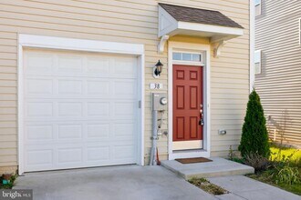 38 Kirby Ct in Bunker Hill, WV - Building Photo - Building Photo