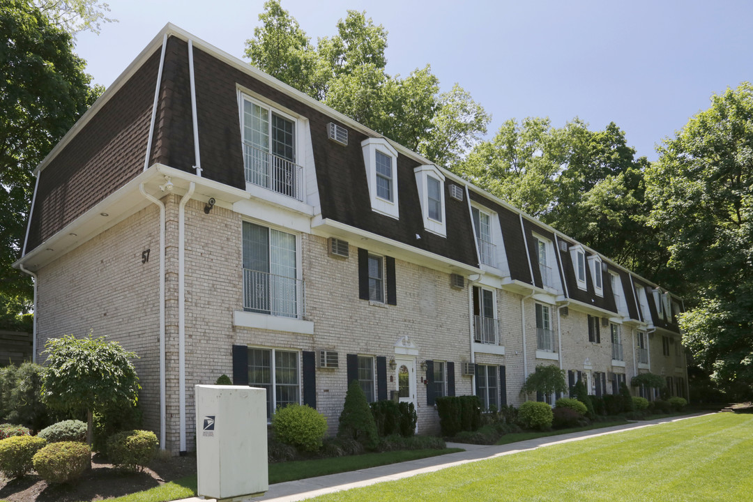 Westwood Manor in Westwood, NJ - Building Photo