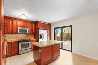 2060 SW 90th Ave in Davie, FL - Building Photo - Building Photo
