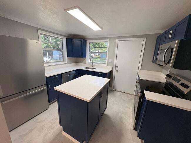 property at 1106 E Magnolia Ave