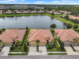 5446 Sunset Falls Dr in Apollo Beach, FL - Building Photo