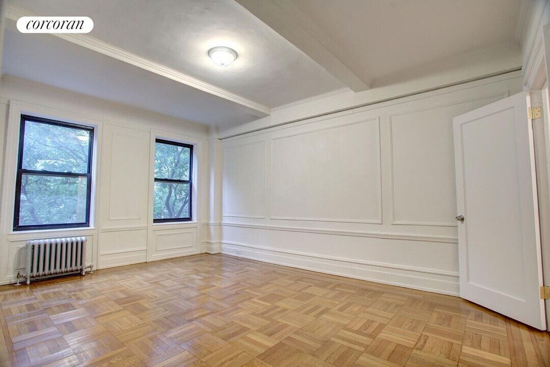 315 W 102nd St in New York, NY - Building Photo