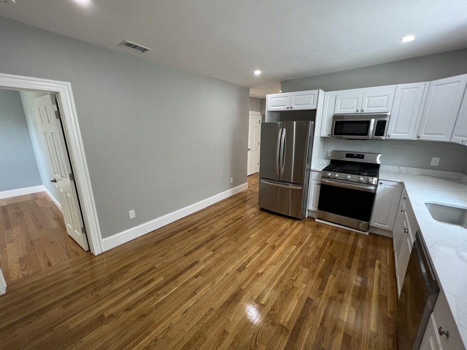 368 Highland Ave, Unit 3 in Somerville, MA - Building Photo