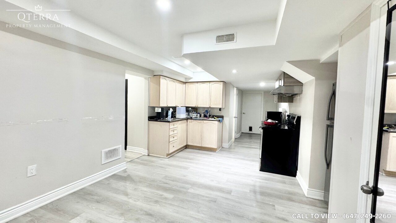 31 Forfar Av in Kitchener, ON - Building Photo