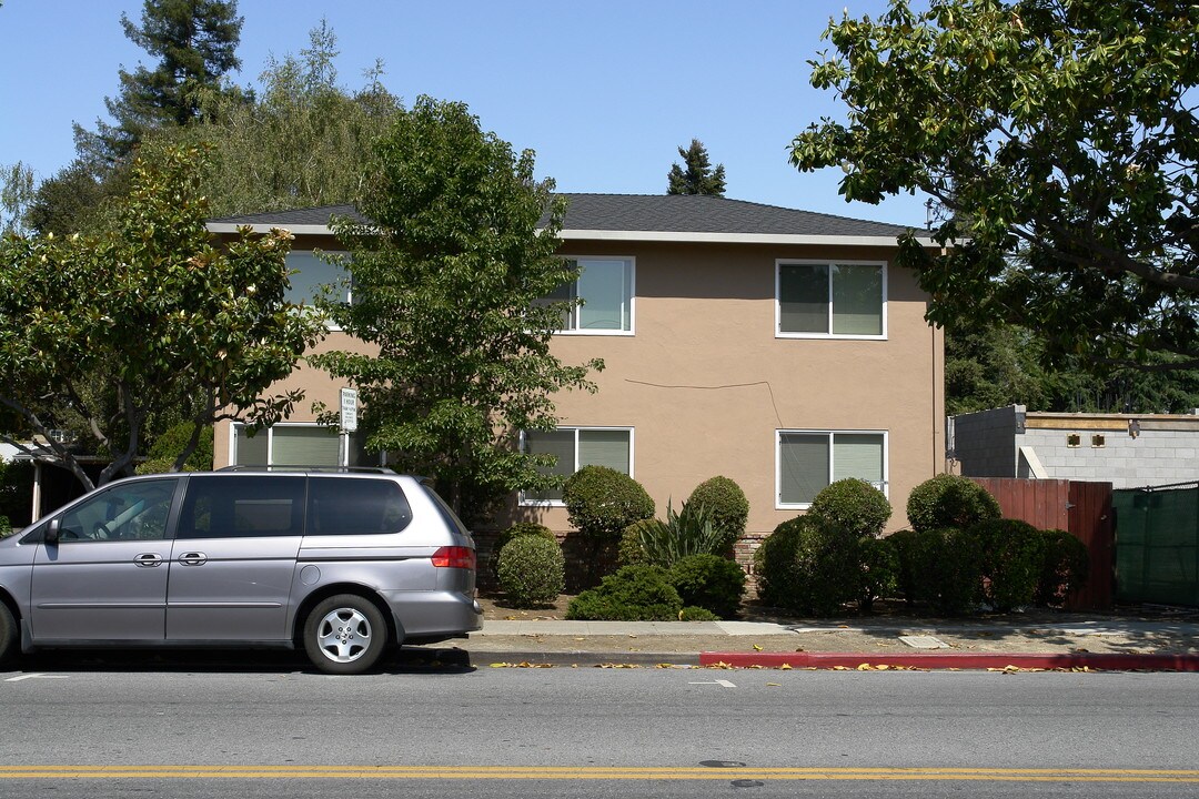 650 Oak Grove Ave in Menlo Park, CA - Foto de edificio