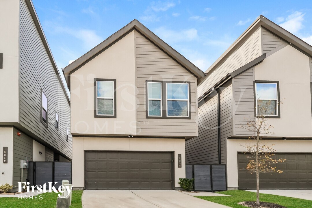 18338 W Centro Cir in Shenandoah, TX - Building Photo