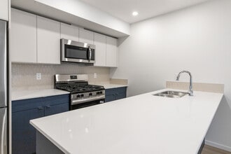 16006-16103 103 Ave NW in Edmonton, AB - Building Photo - Building Photo