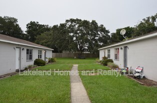 885 School House Rd in Lakeland, FL - Building Photo