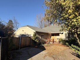 164 Graham Way in Talent, OR - Building Photo