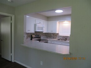 8716 Club House Dr in Willis, TX - Foto de edificio - Building Photo