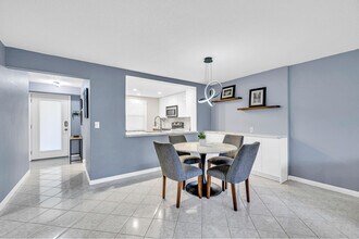 311 SE 3rd St, Unit 102 in Dania Beach, FL - Foto de edificio - Building Photo