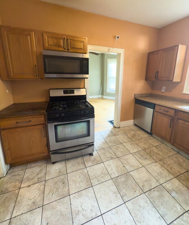 3322 Clinton Ave in Minneapolis, MN - Building Photo