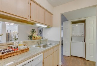 Regatta in Houston, TX - Building Photo - Building Photo