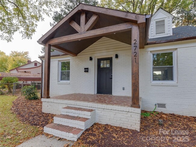 2721 Mayflower Rd in Charlotte, NC - Building Photo - Building Photo