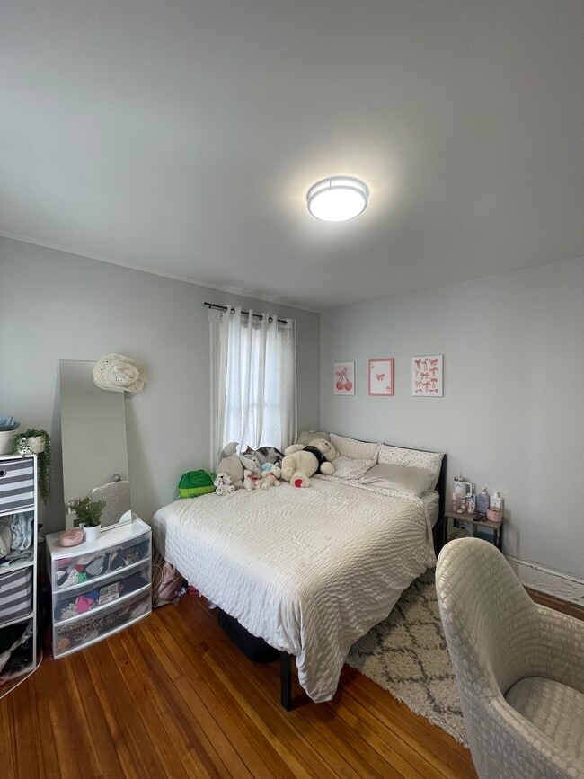 451 New Park Ave, Unit Fl 1 in West Hartford, CT - Foto de edificio - Building Photo