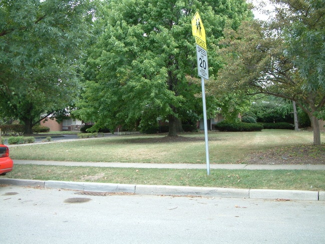 Greenland Apartments in Cincinnati, OH - Building Photo - Building Photo